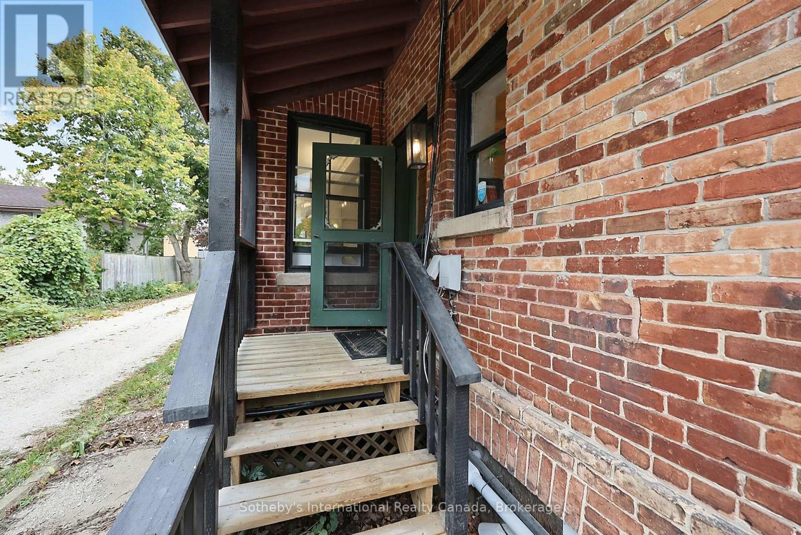 203-637 Hurontario Street, Collingwood photo 6