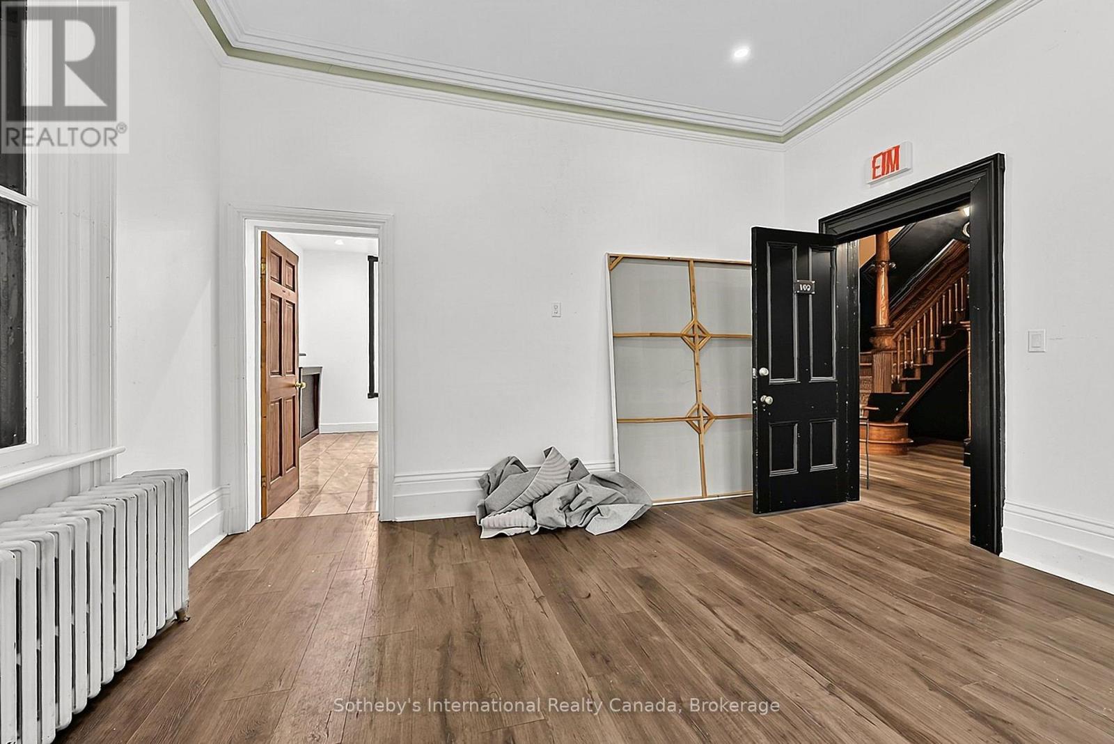 102-637 Hurontario Street, Collingwood photo 4