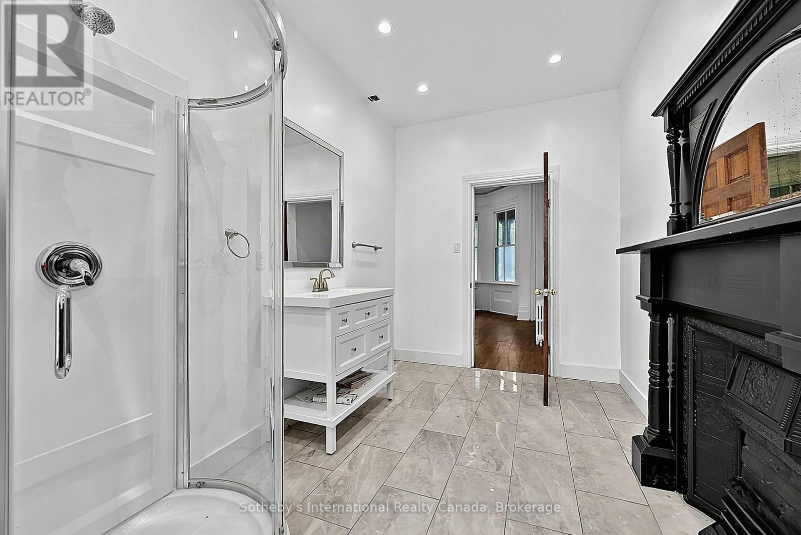 102-637 Hurontario Street, Collingwood photo 6