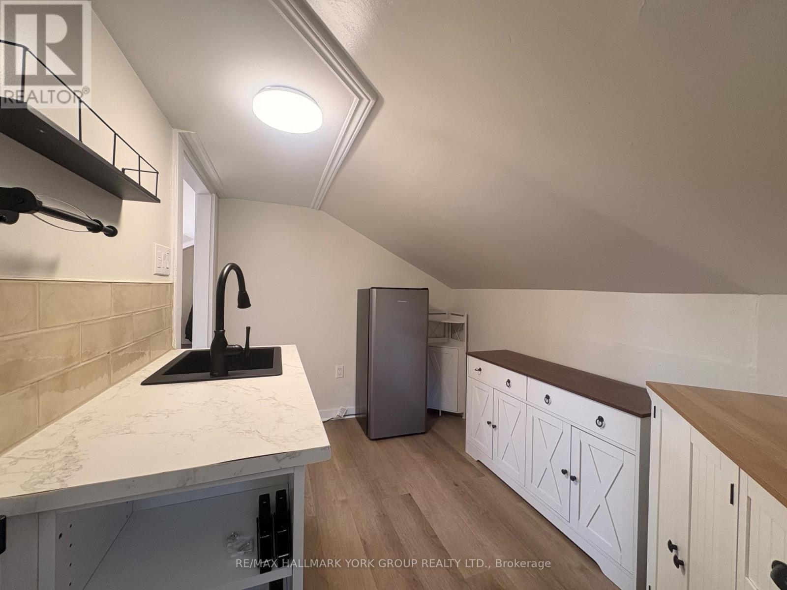 Upper- 137 Rosehill Boulevard, Oshawa, ON photo 10