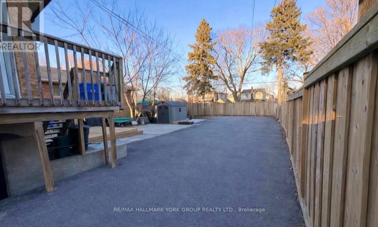 Upper- 137 Rosehill Boulevard, Oshawa, ON photo 13