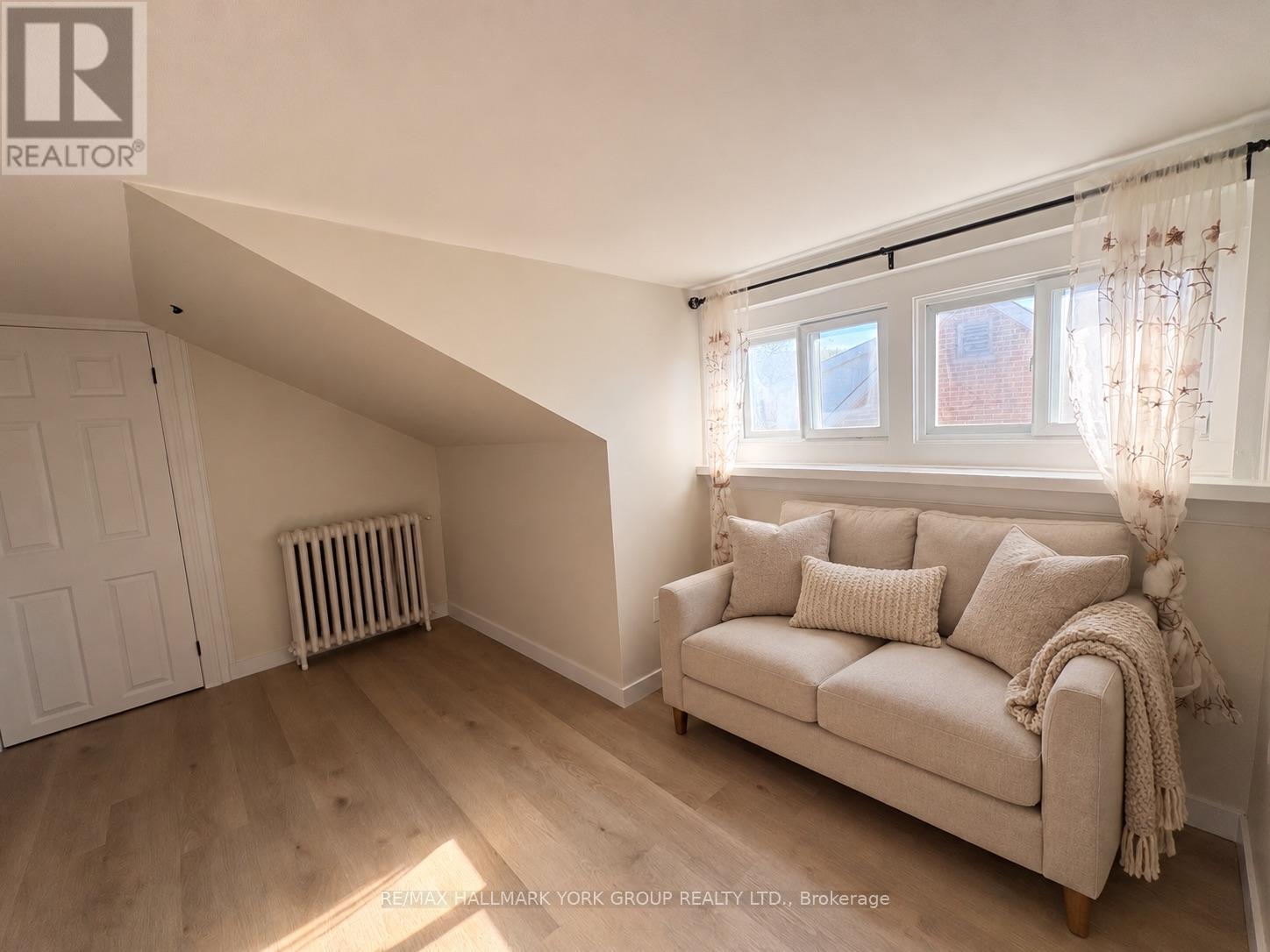 Upper- 137 Rosehill Boulevard, Oshawa, ON photo 5