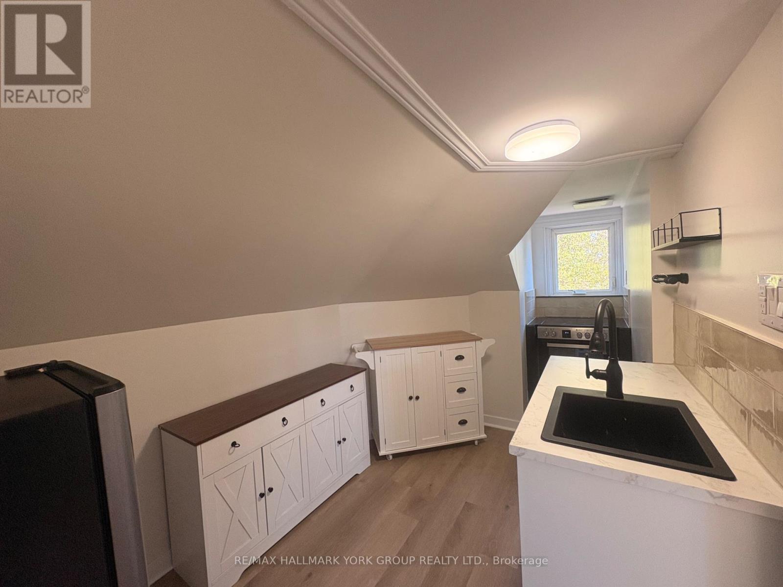 Upper- 137 Rosehill Boulevard, Oshawa, ON photo 9