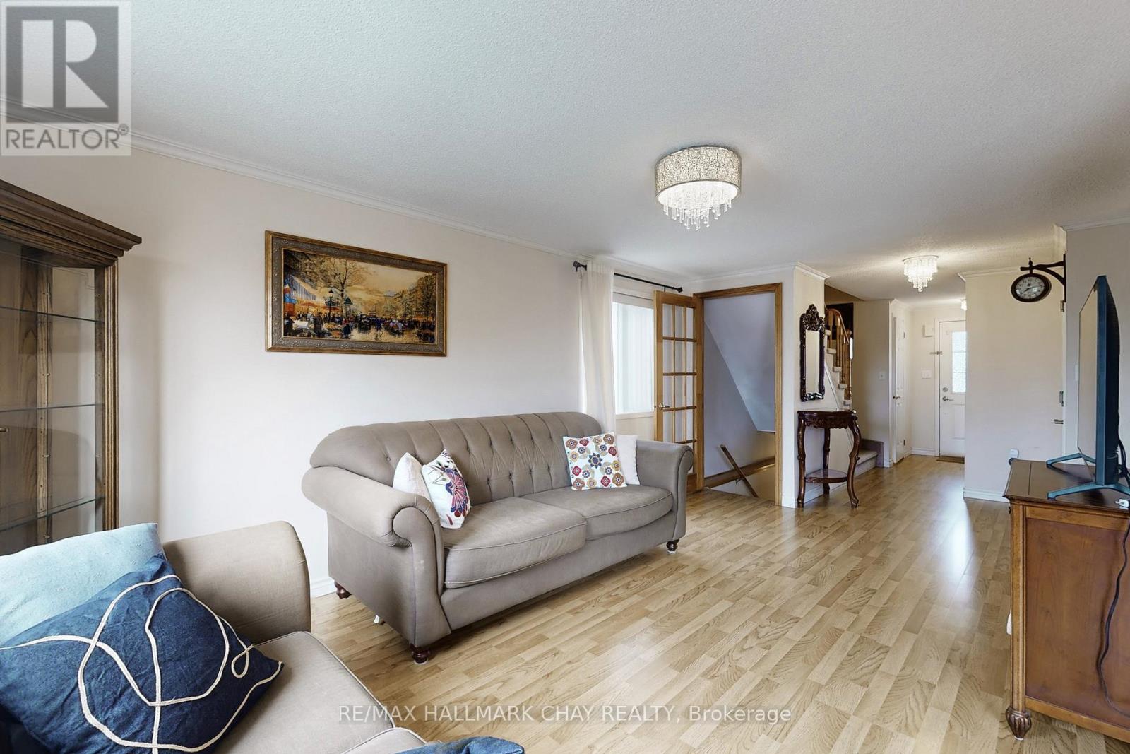 87 Wessenger Drive, Barrie, ON photo 6