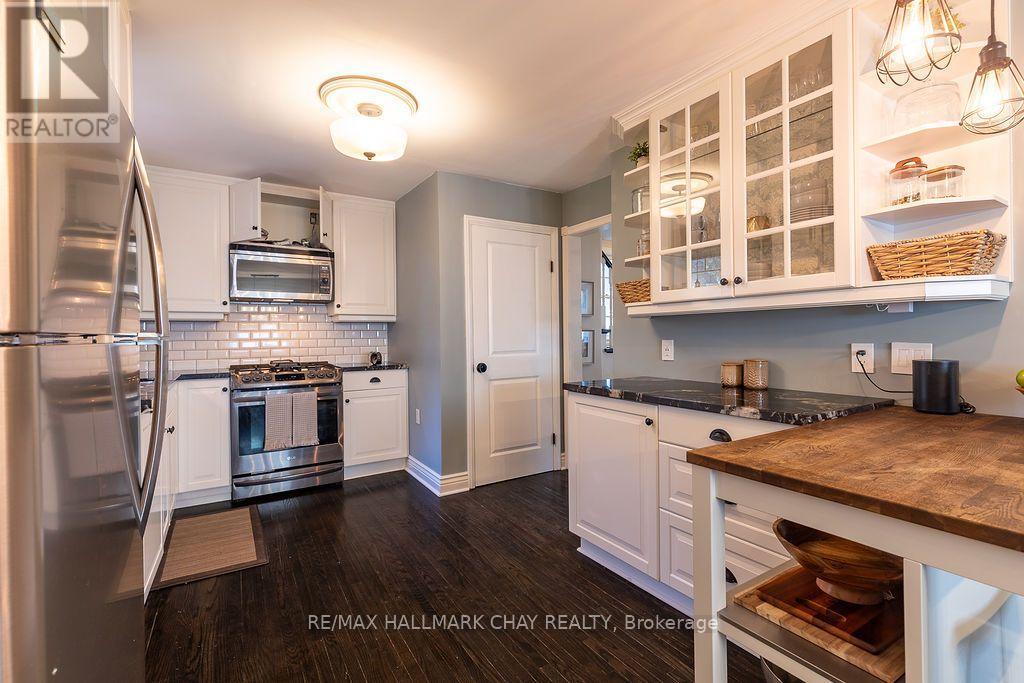 63 Napier Street, Barrie, ON photo 10