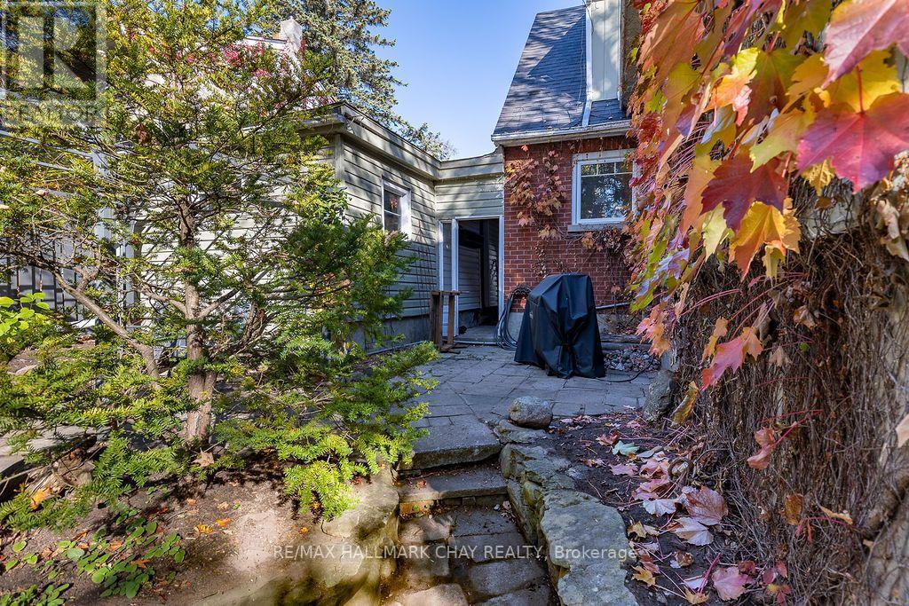 63 Napier Street, Barrie, ON photo 6
