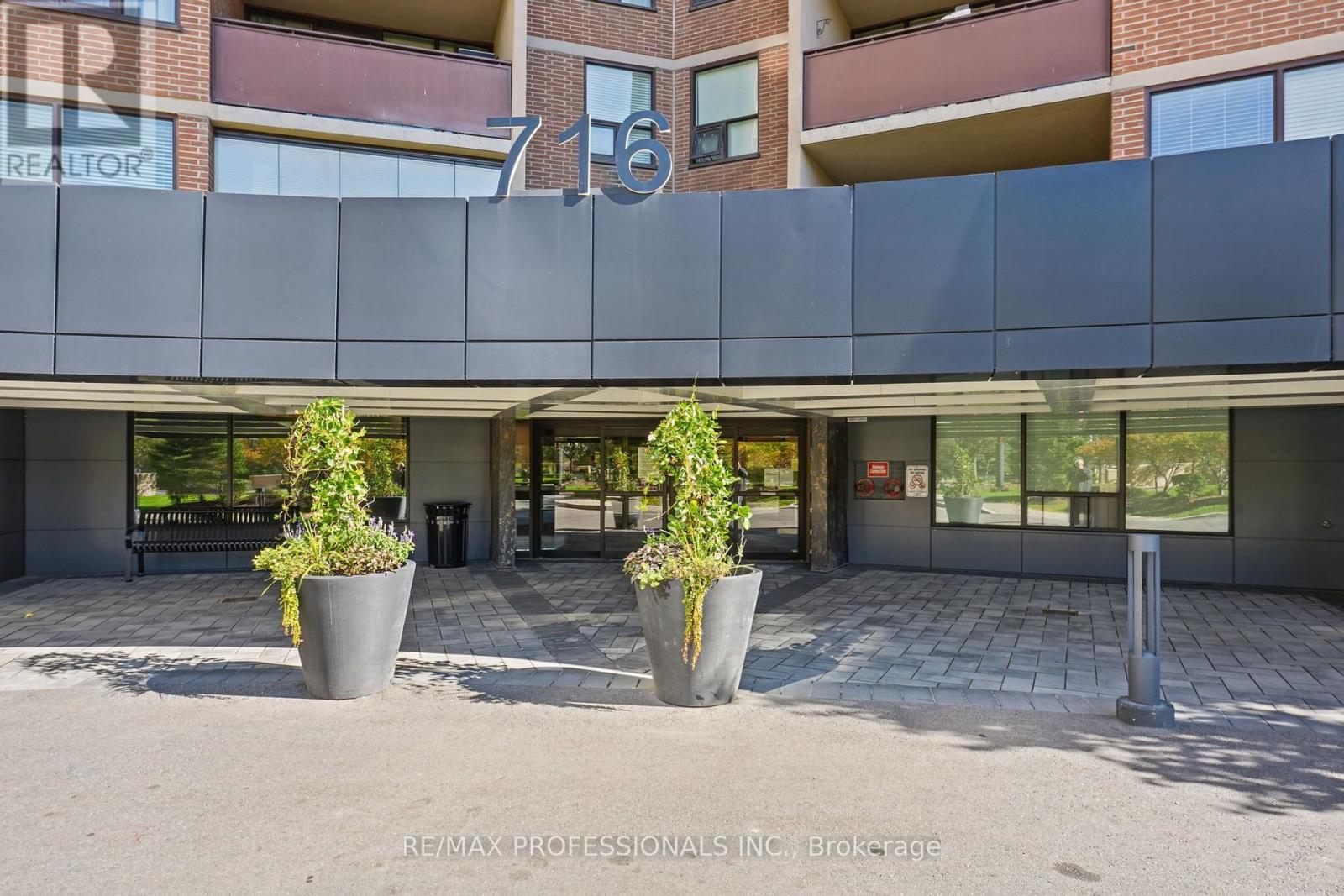 605- 716 The West Mall Road, Toronto, ON photo 2