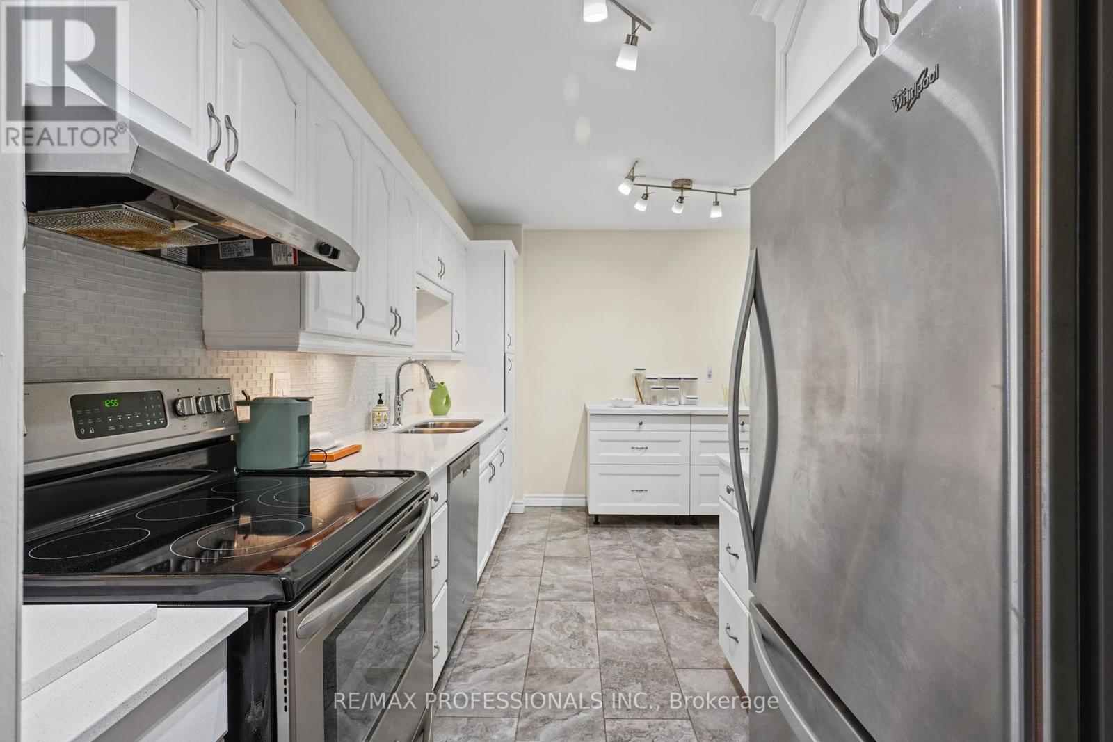 605- 716 The West Mall Road, Toronto, ON photo 8