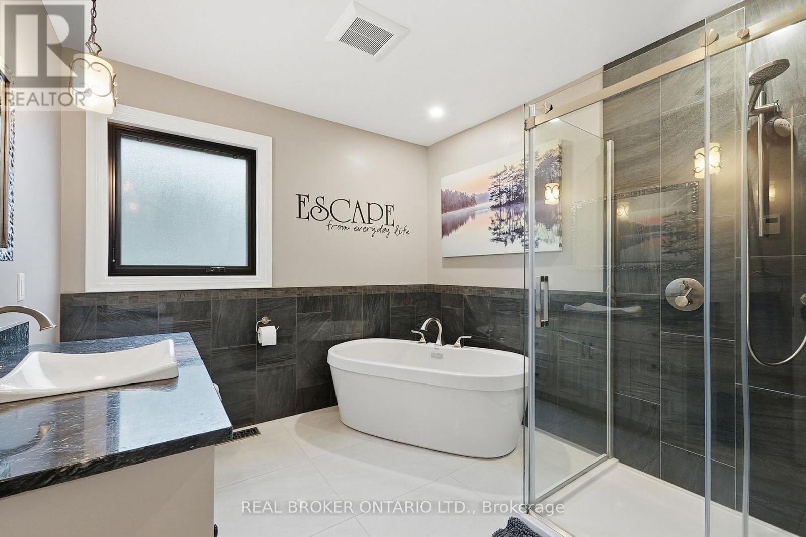 916 Foxbrook Court, Kitchener, ON photo 32
