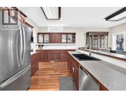 4pc Bathroom - 222 Royal Crest Place Nw, Calgary, AB T3G4M9 Photo 12