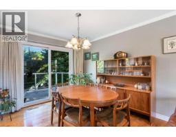 Living room - 610 Vanalman Ave, Saanich, BC V8Z6A6 Photo 13