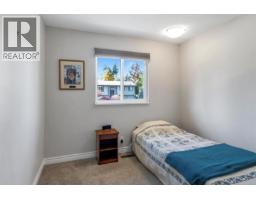 610 Vanalman Ave, Saanich, BC V8Z6A6 Photo 20