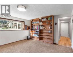 610 Vanalman Ave, Saanich, BC V8Z6A6 Photo 27