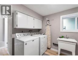 610 Vanalman Ave, Saanich, BC V8Z6A6 Photo 30