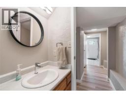 610 Vanalman Ave, Saanich, BC V8Z6A6 Photo 32