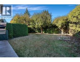 610 Vanalman Ave, Saanich, BC V8Z6A6 Photo 34