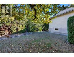 610 Vanalman Ave, Saanich, BC V8Z6A6 Photo 37