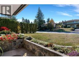 610 Vanalman Ave, Saanich, BC V8Z6A6 Photo 38