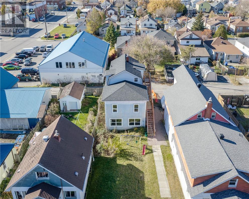 425 Bessie Avenue photo 3