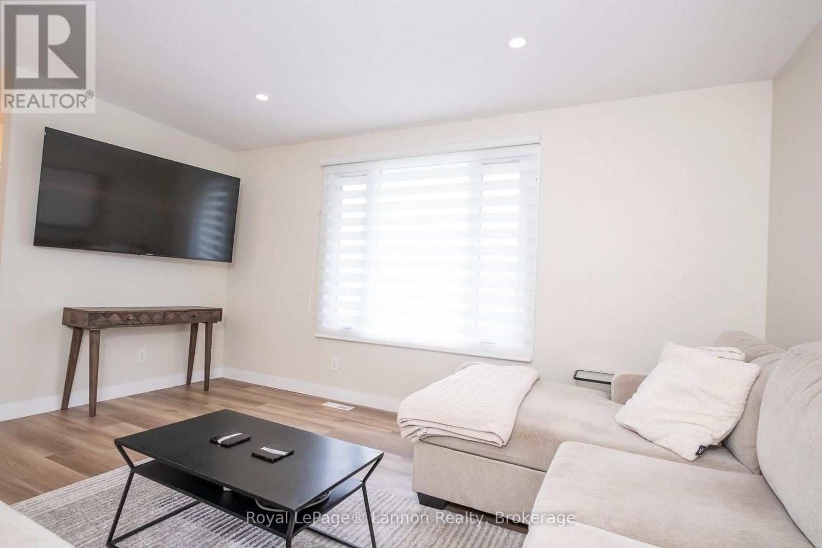 524 Wiltshire photo 5
