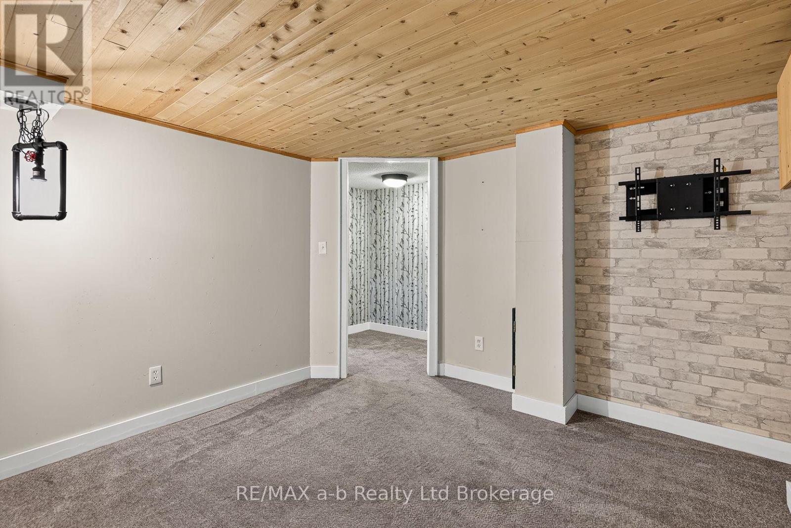 825 JAMES STREET - 27