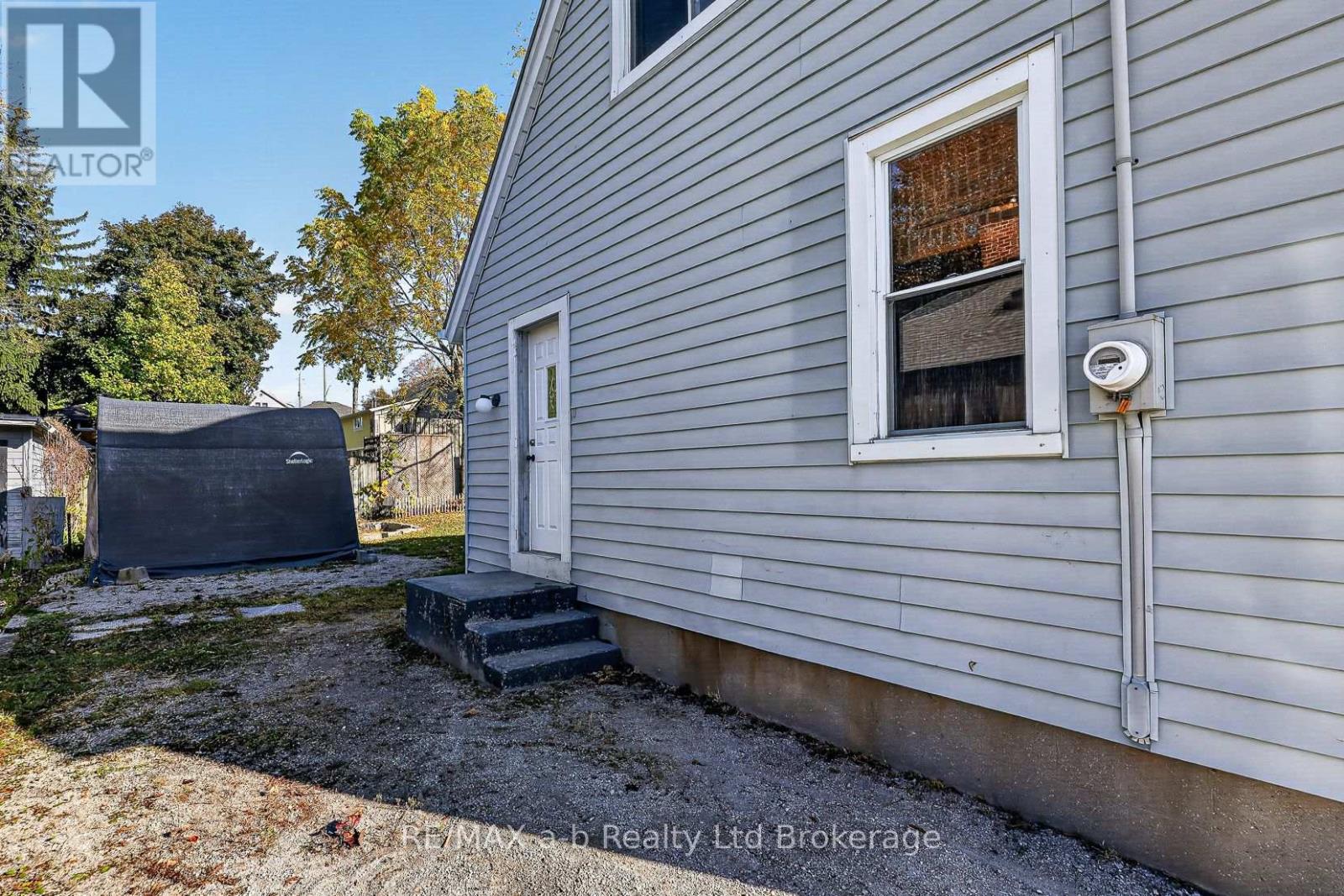 825 JAMES STREET - 34