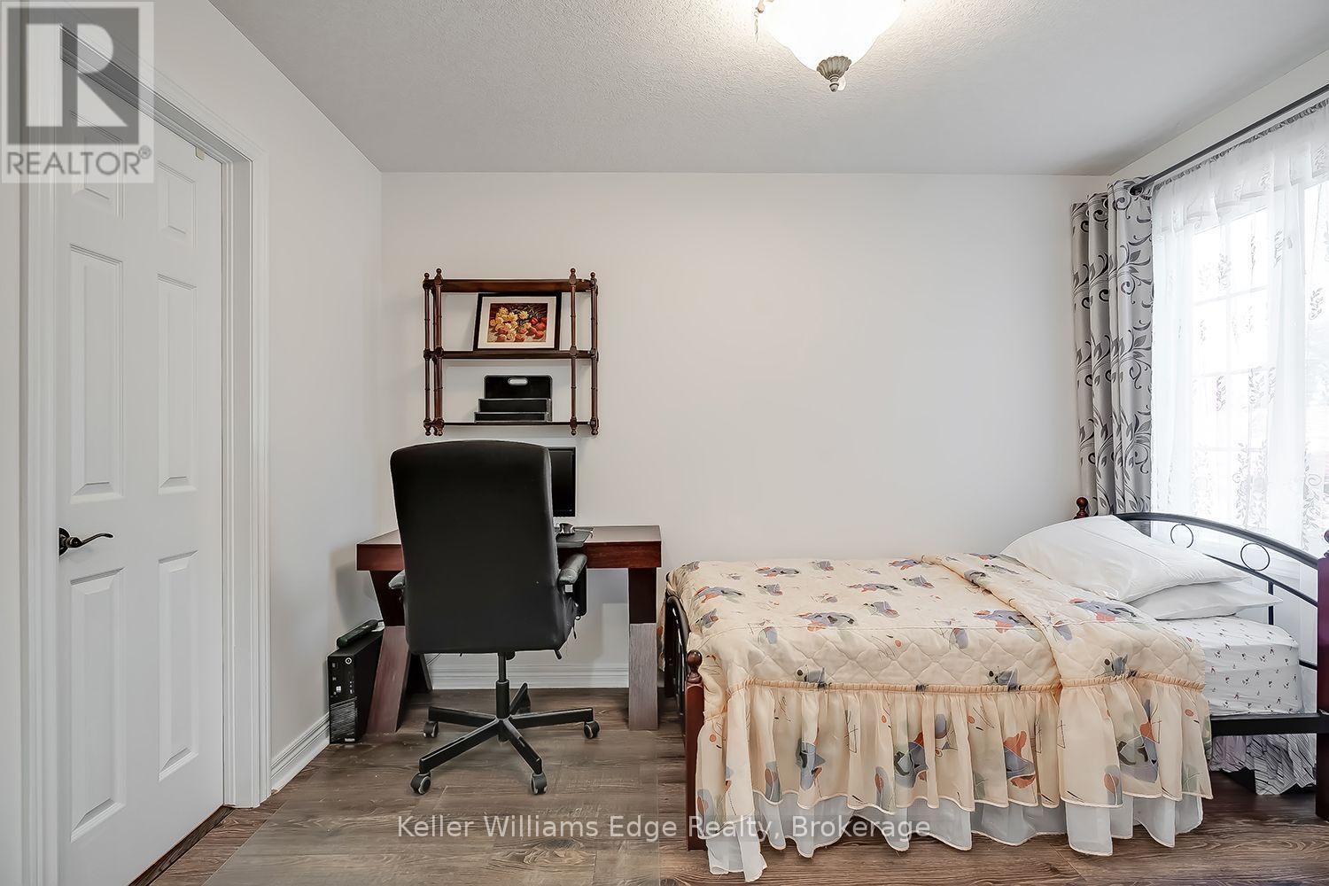 46 SUNNYCROFT COURT W - 35