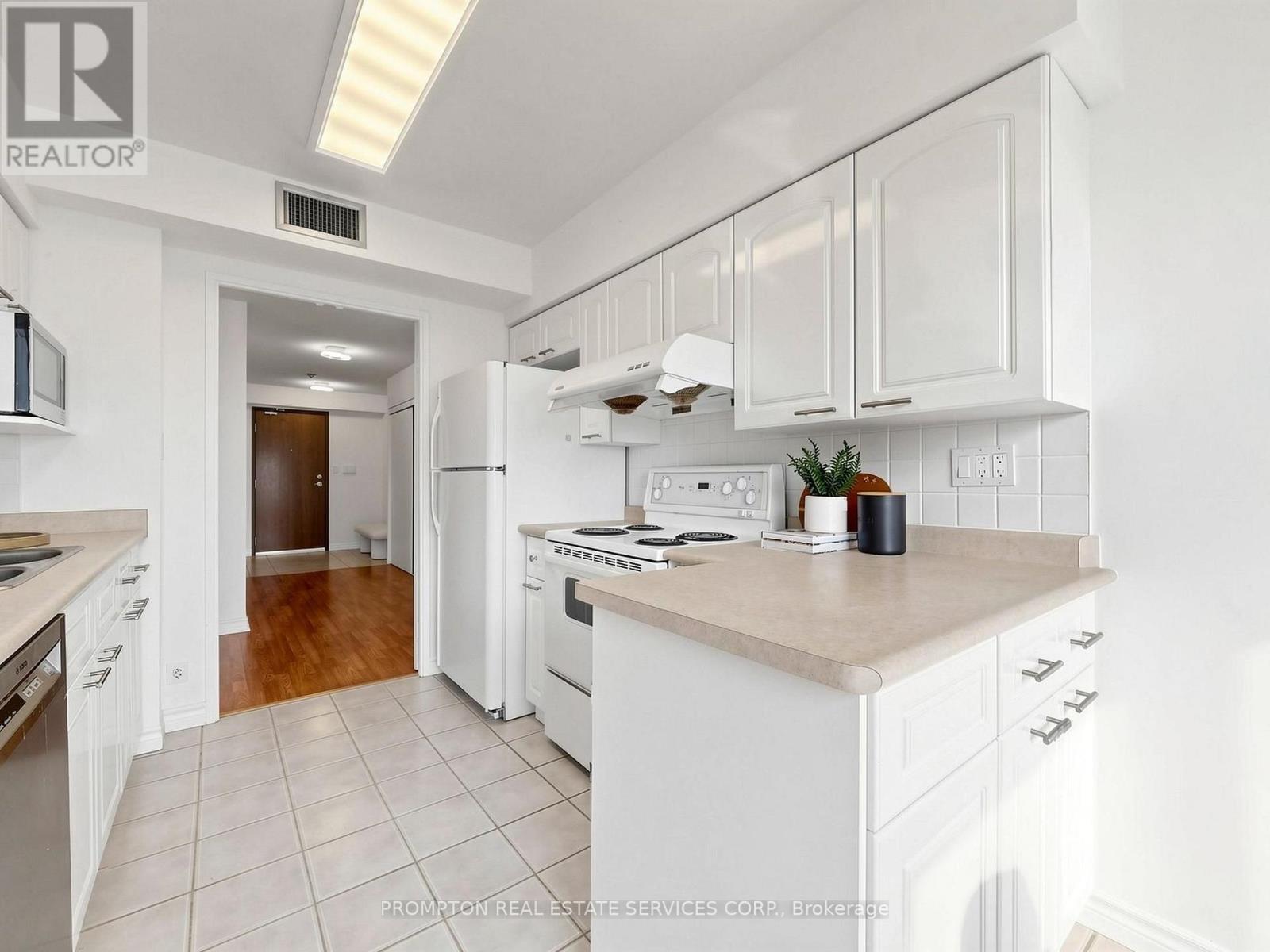 1211- 30 Greenfield Avenue, Toronto, ON photo 12