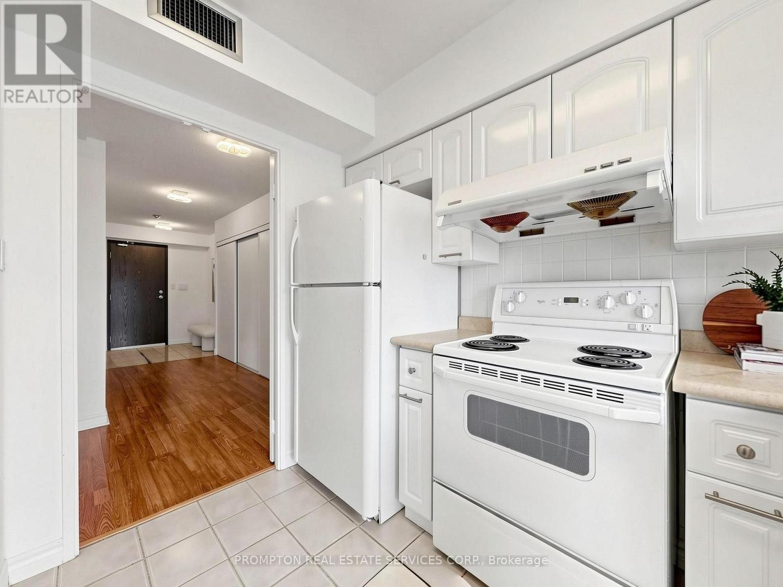 1211- 30 Greenfield Avenue, Toronto, ON photo 13