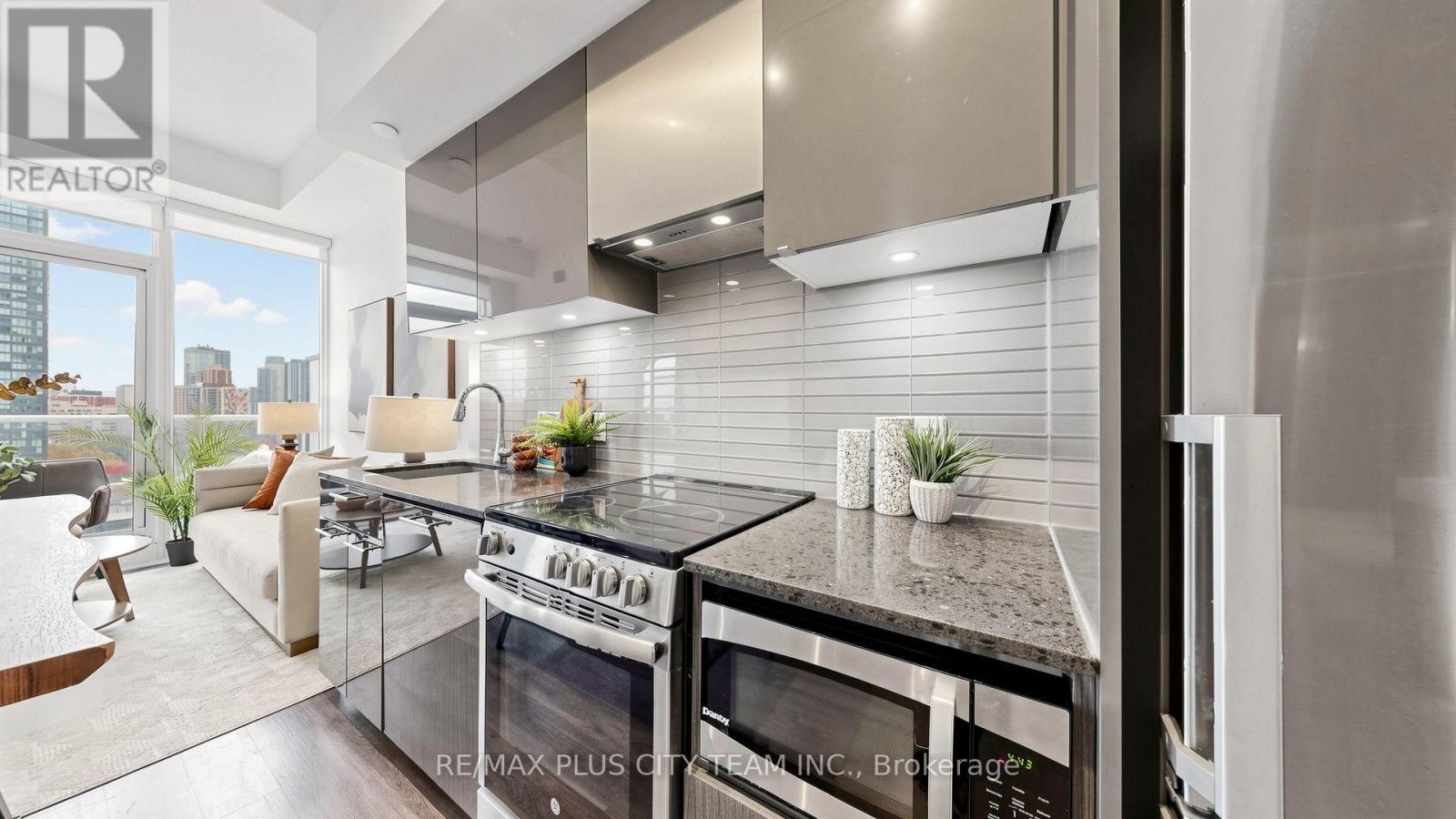 1903- 251 Jarvis Street, Toronto, ON photo 9
