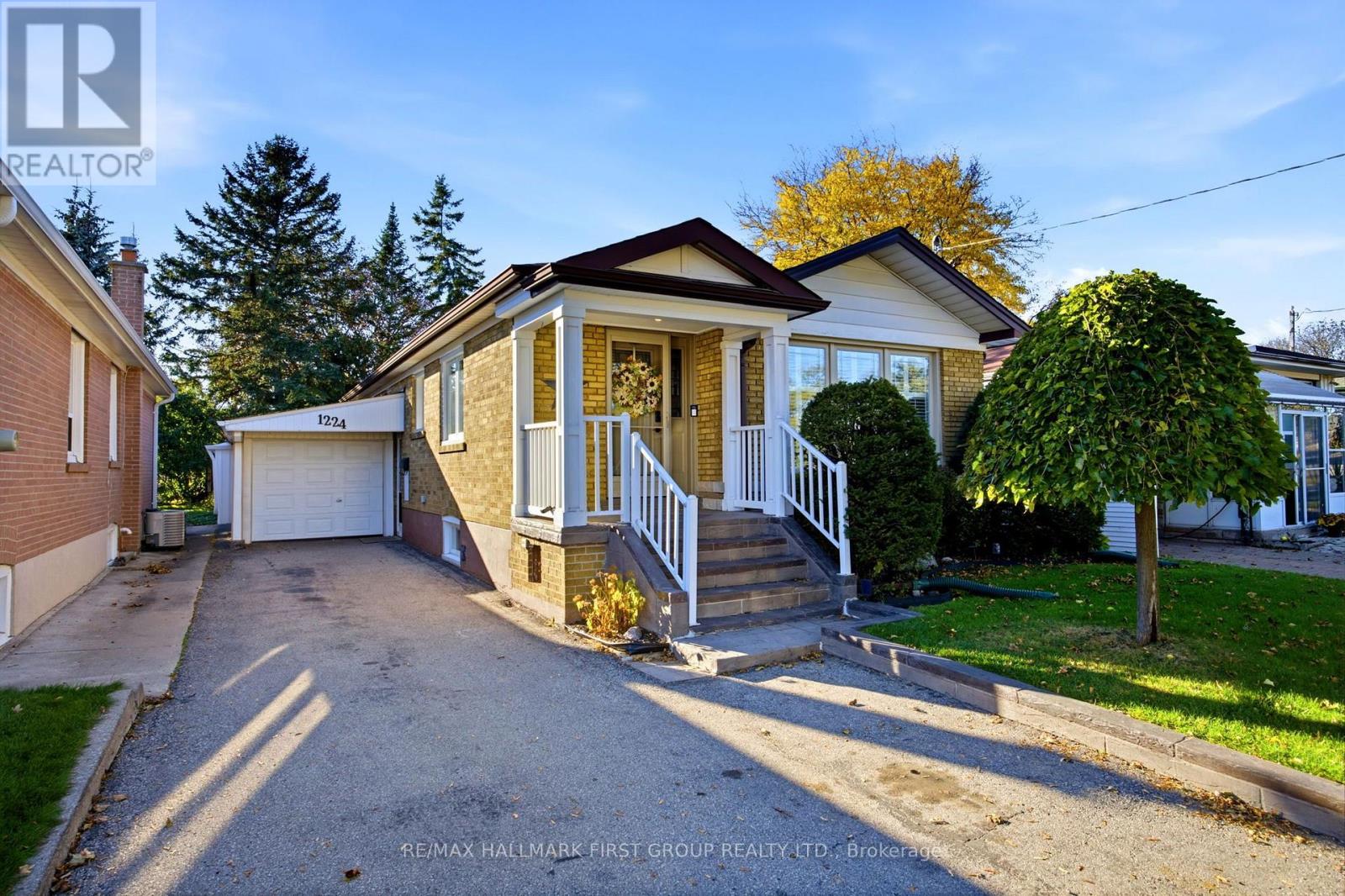 1224 Pharmacy Avenue, Toronto, ON photo 1