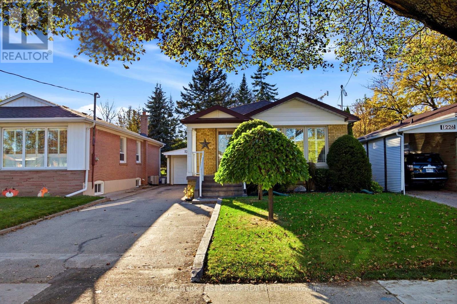 1224 Pharmacy Avenue, Toronto, ON photo 3