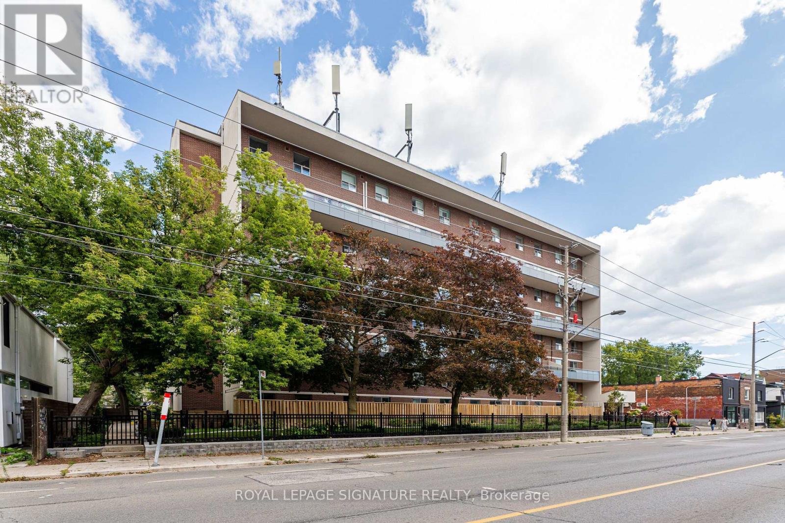 211- 1071 Woodbine Avenue, Toronto, ON