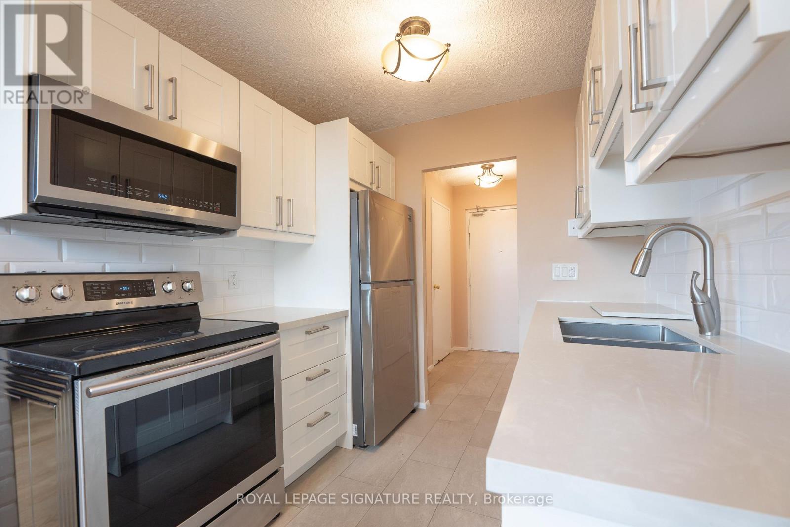 211- 1071 Woodbine Avenue, Toronto, ON photo 8