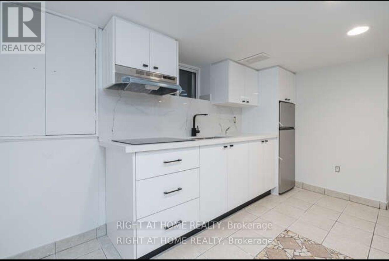 157 Woodycrest Avenue North, Toronto, ON photo 12