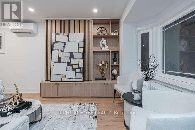 157 Woodycrest Avenue North, Toronto, ON photo 4