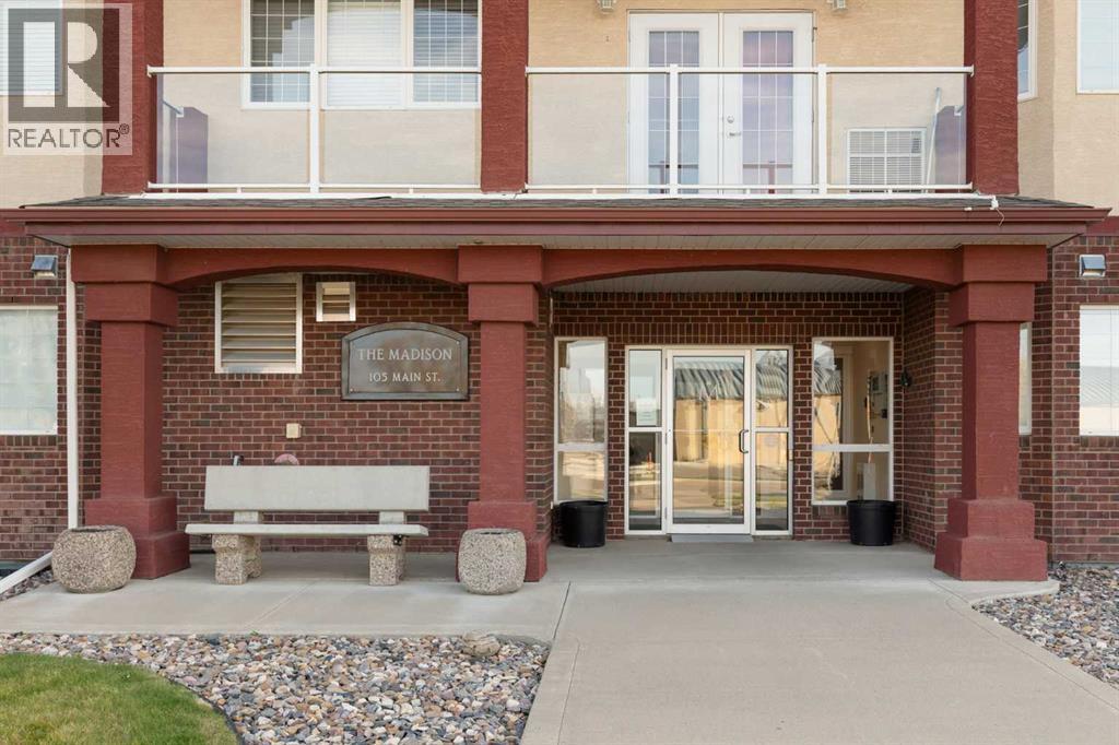 208, 105 Main Street S, Redcliff — photo 2