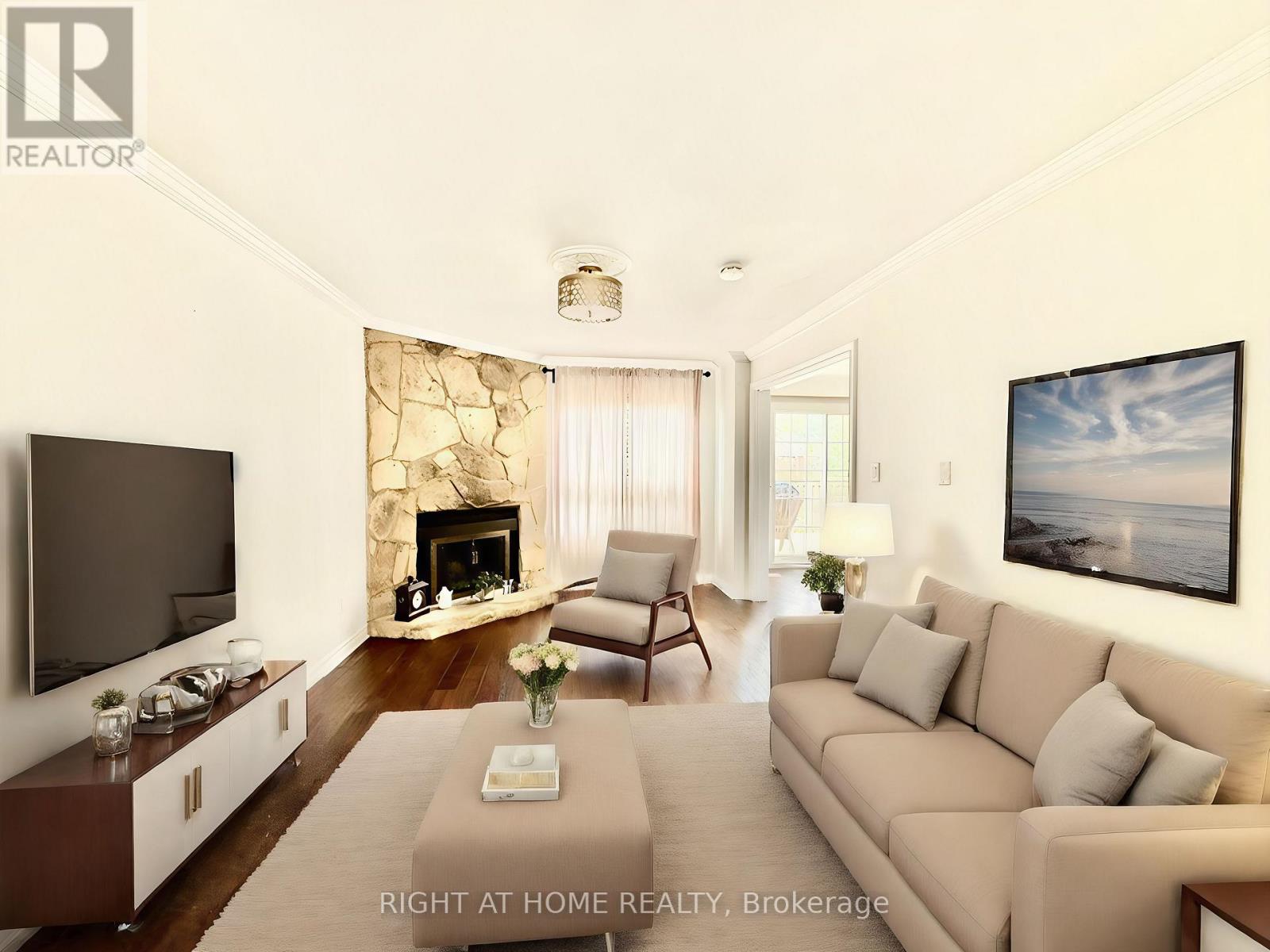 48 James Street, Barrie photo 3