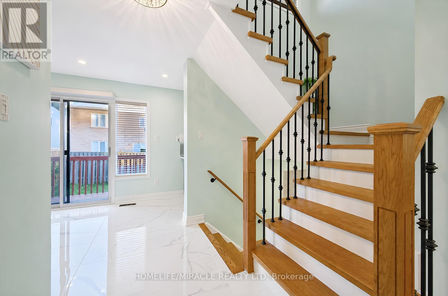 54 Starhill Crescent, Brampton, ON photo 10