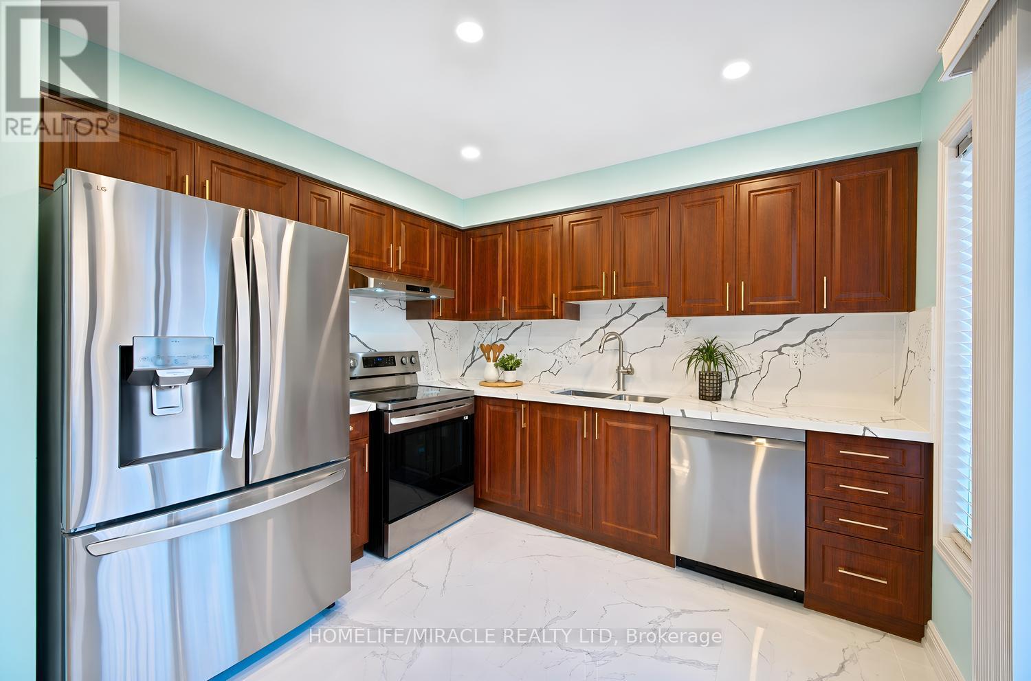 54 Starhill Crescent, Brampton, ON photo 7