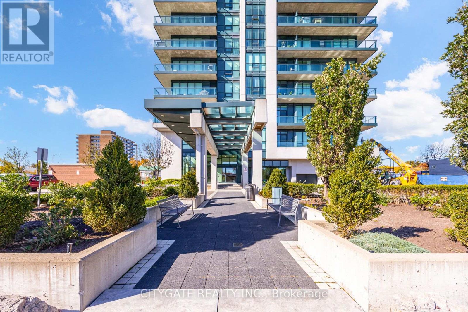 809- 100 John Street, Brampton, ON photo 2