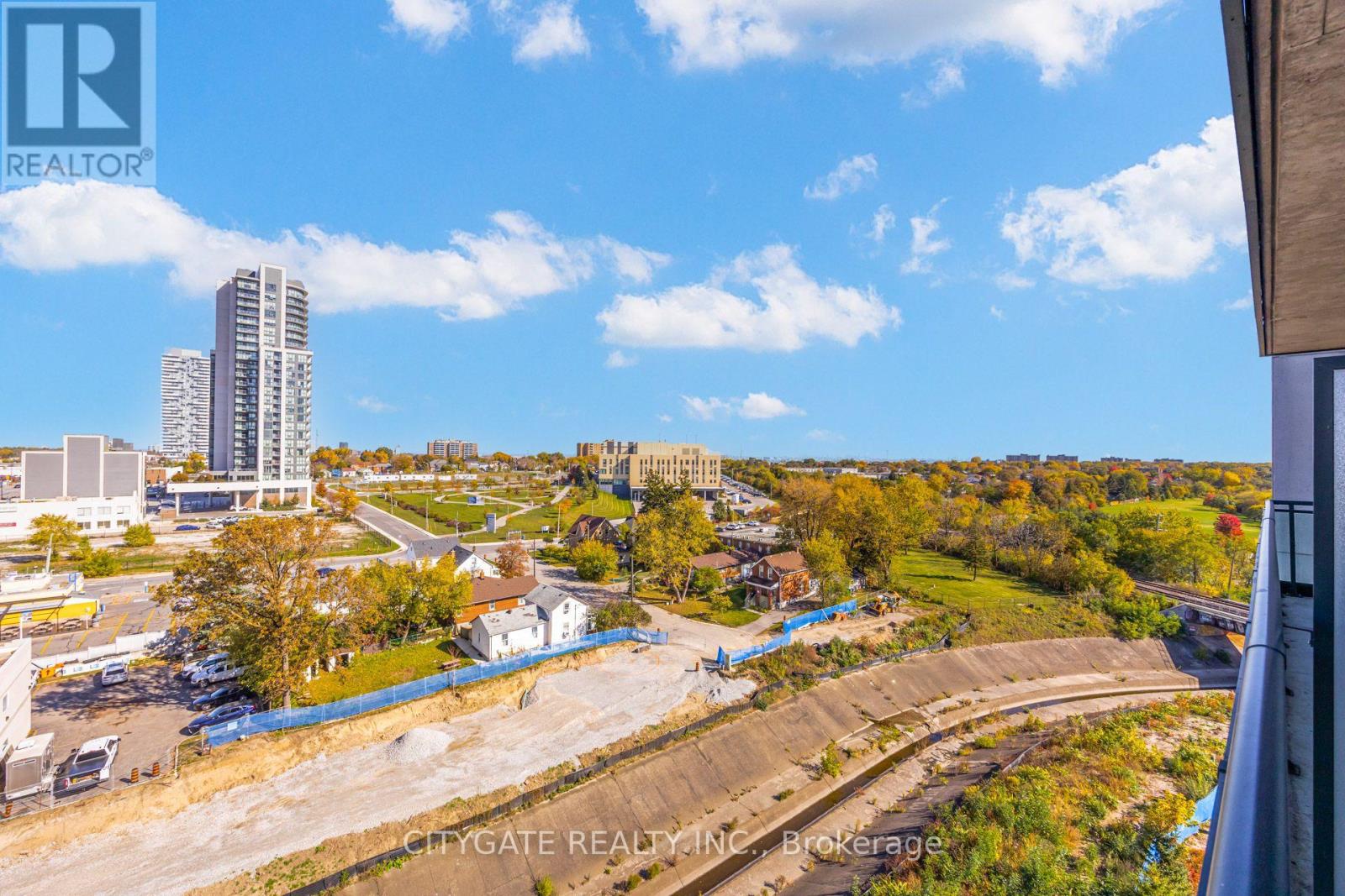 #809 100 JOHN STREET - 21