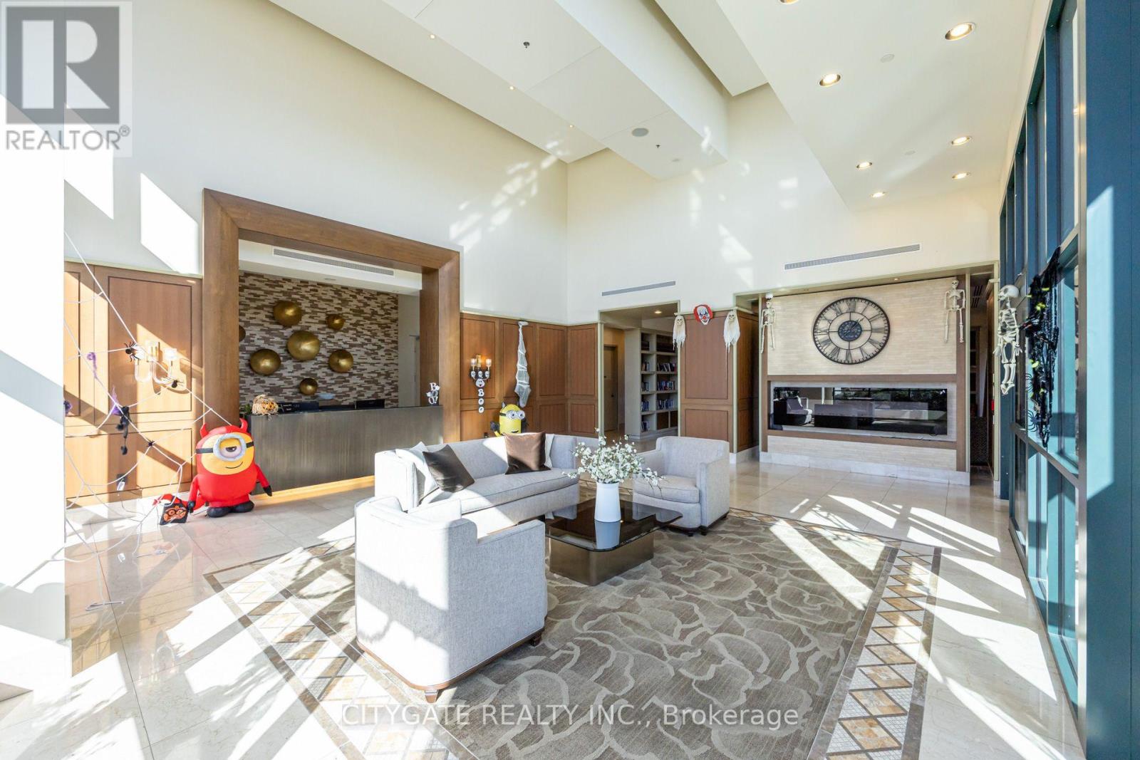 #809 100 JOHN STREET - 37
