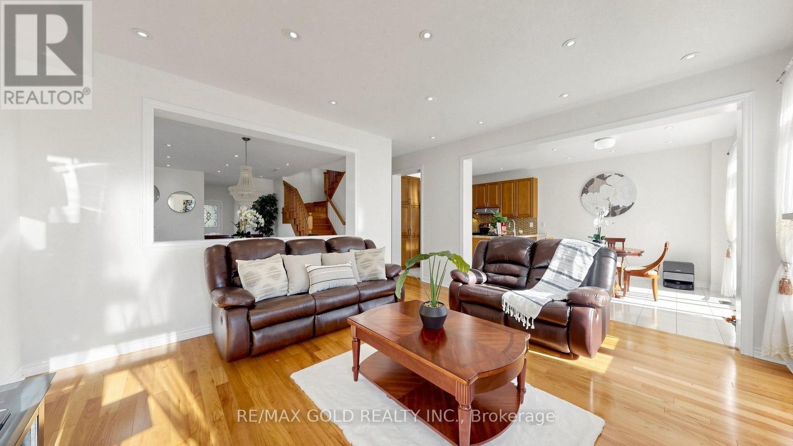18 Kawana Road, Brampton, ON photo 10