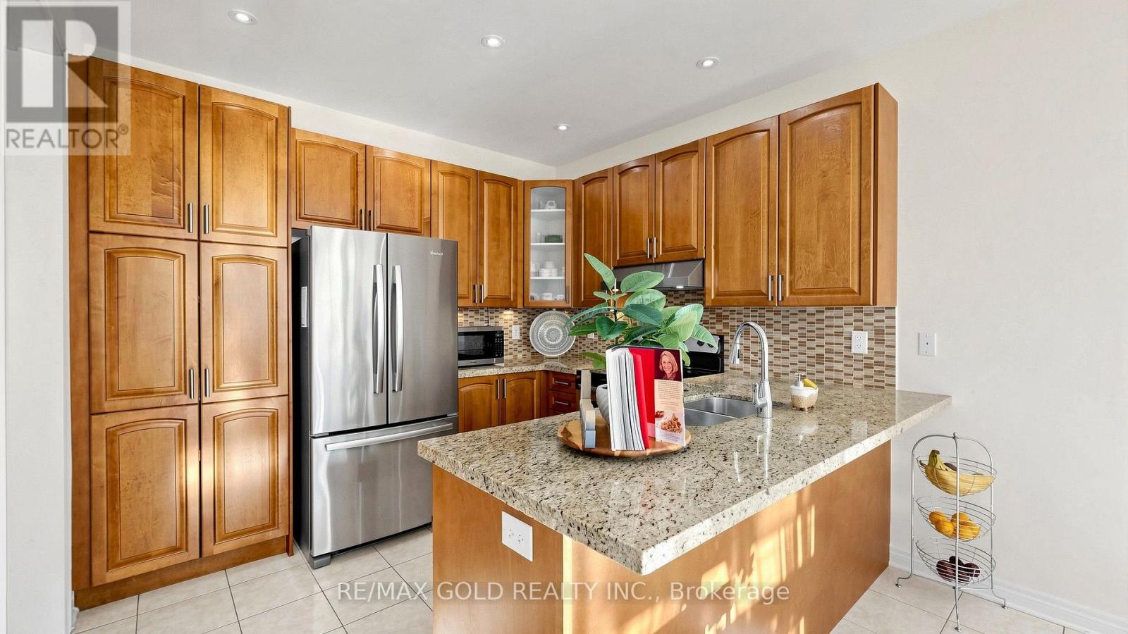 18 Kawana Road, Brampton, ON photo 11