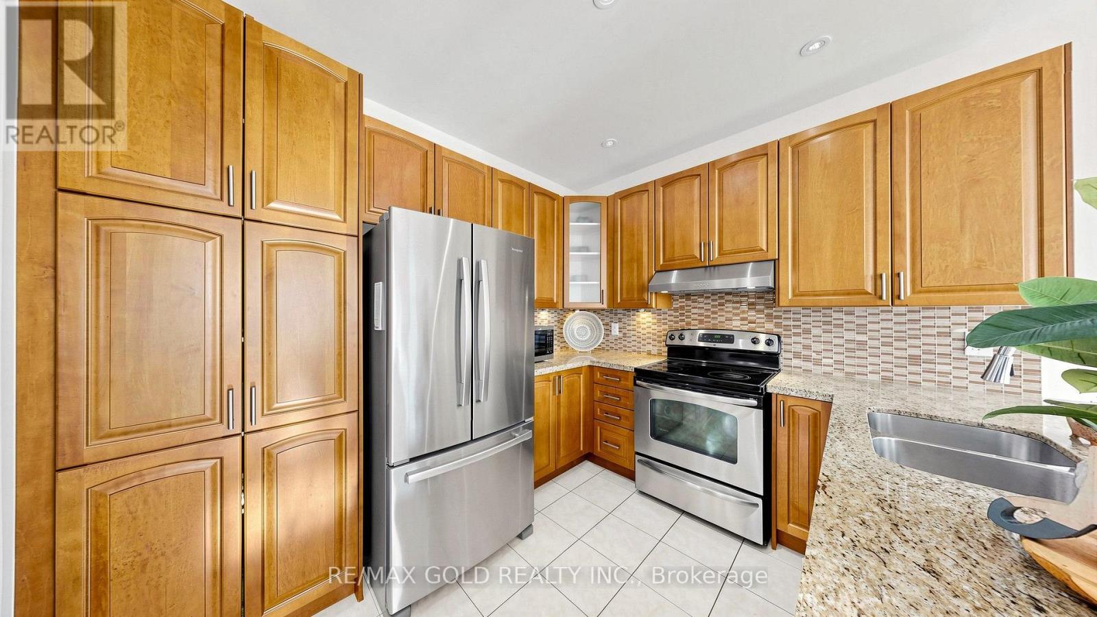 18 Kawana Road, Brampton, ON photo 12