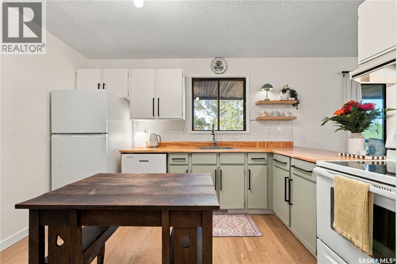 423 Russell ROAD, Saskatoon — photo 7