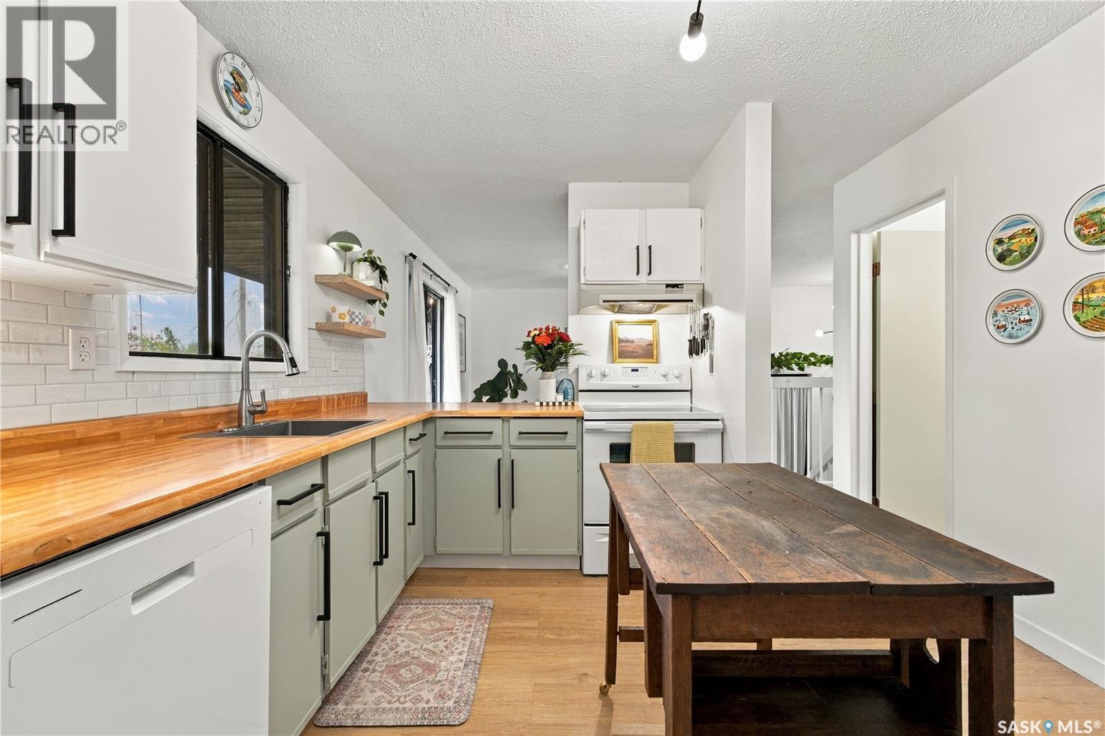 423 Russell ROAD, Saskatoon — photo 8