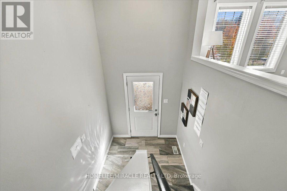 M1- 70 Willowrun Drive, Kitchener, ON photo 3
