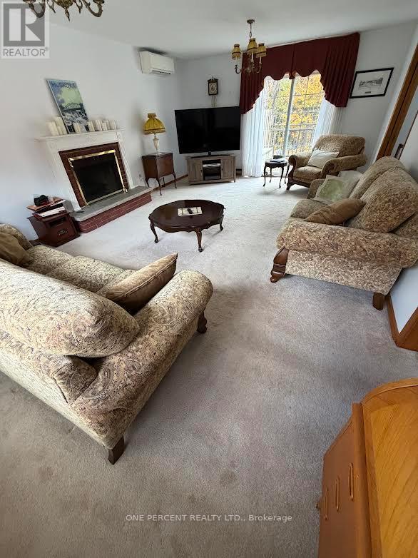 40 Golf Course Road, Bracebridge, ON photo 4